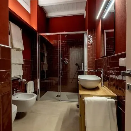 Red - Center & Garage Apartment *