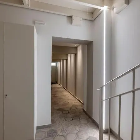 Red - Center & Garage Apartment Parma